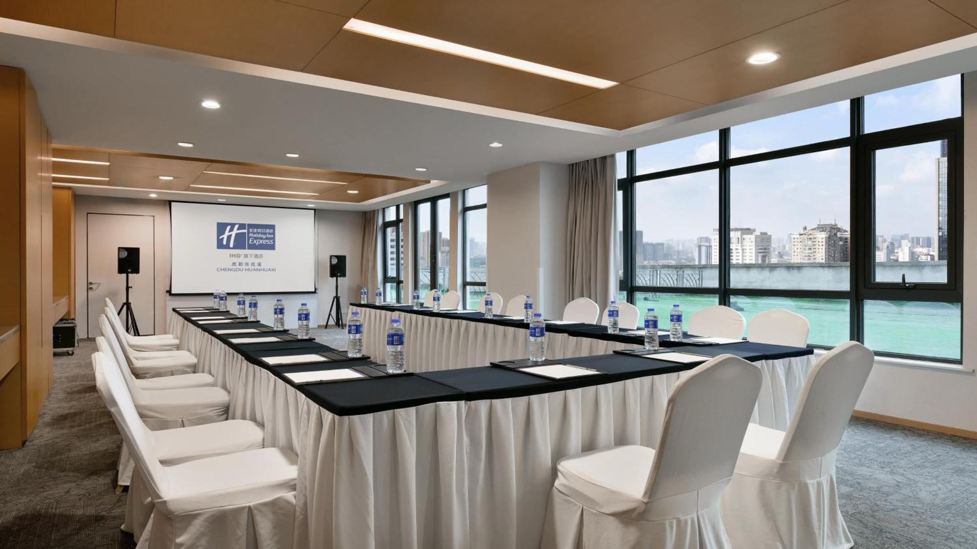 Holiday Inn Express Chengdu Huanhuaxi By Ihg-Near Jinsha Site Musem,Near Wuhou Temple Museum,Welcome Drinks,Free Gym,Free Self-Service Laundry エクステリア 写真