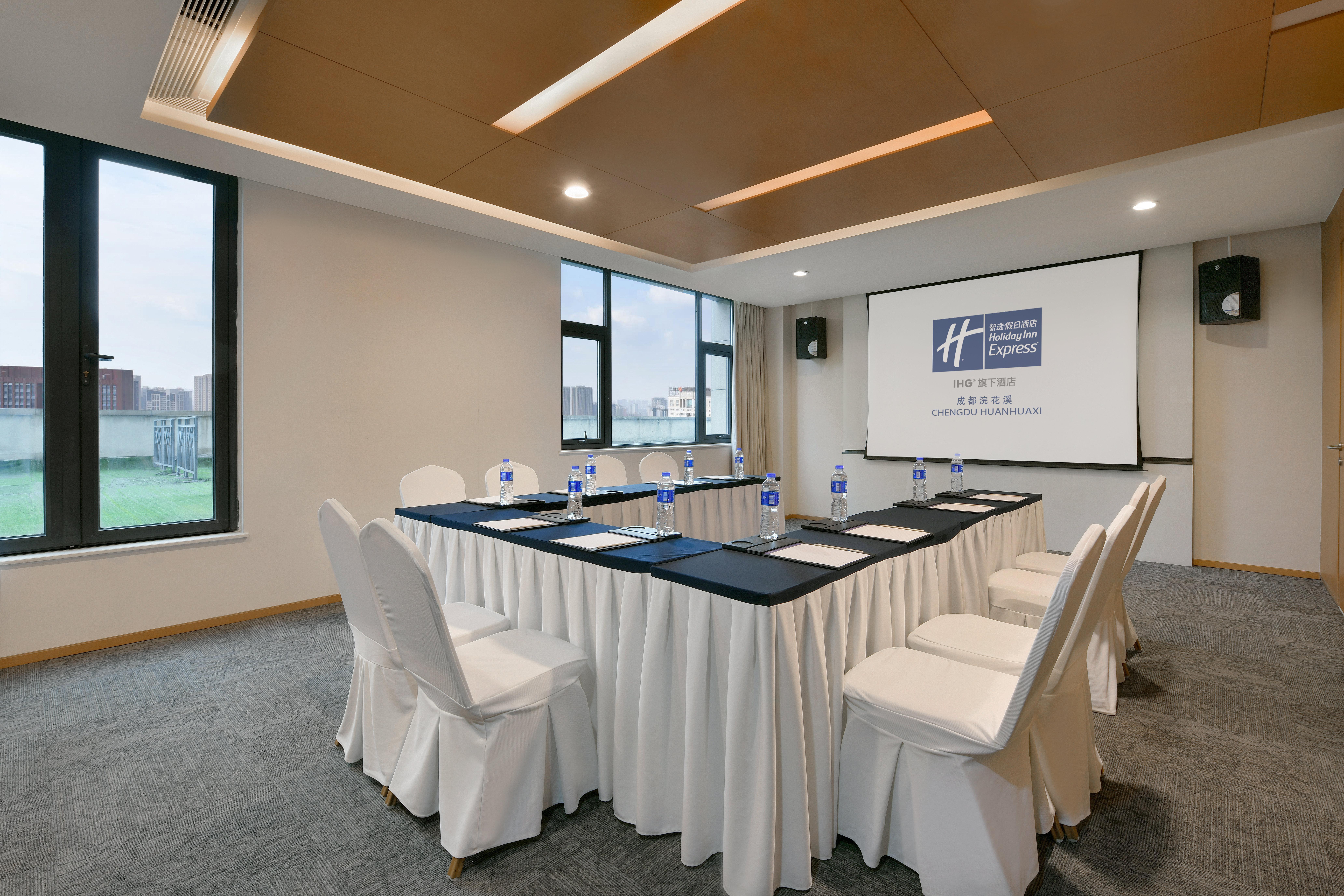 Holiday Inn Express Chengdu Huanhuaxi By Ihg-Near Jinsha Site Musem,Near Wuhou Temple Museum,Welcome Drinks,Free Gym,Free Self-Service Laundry エクステリア 写真