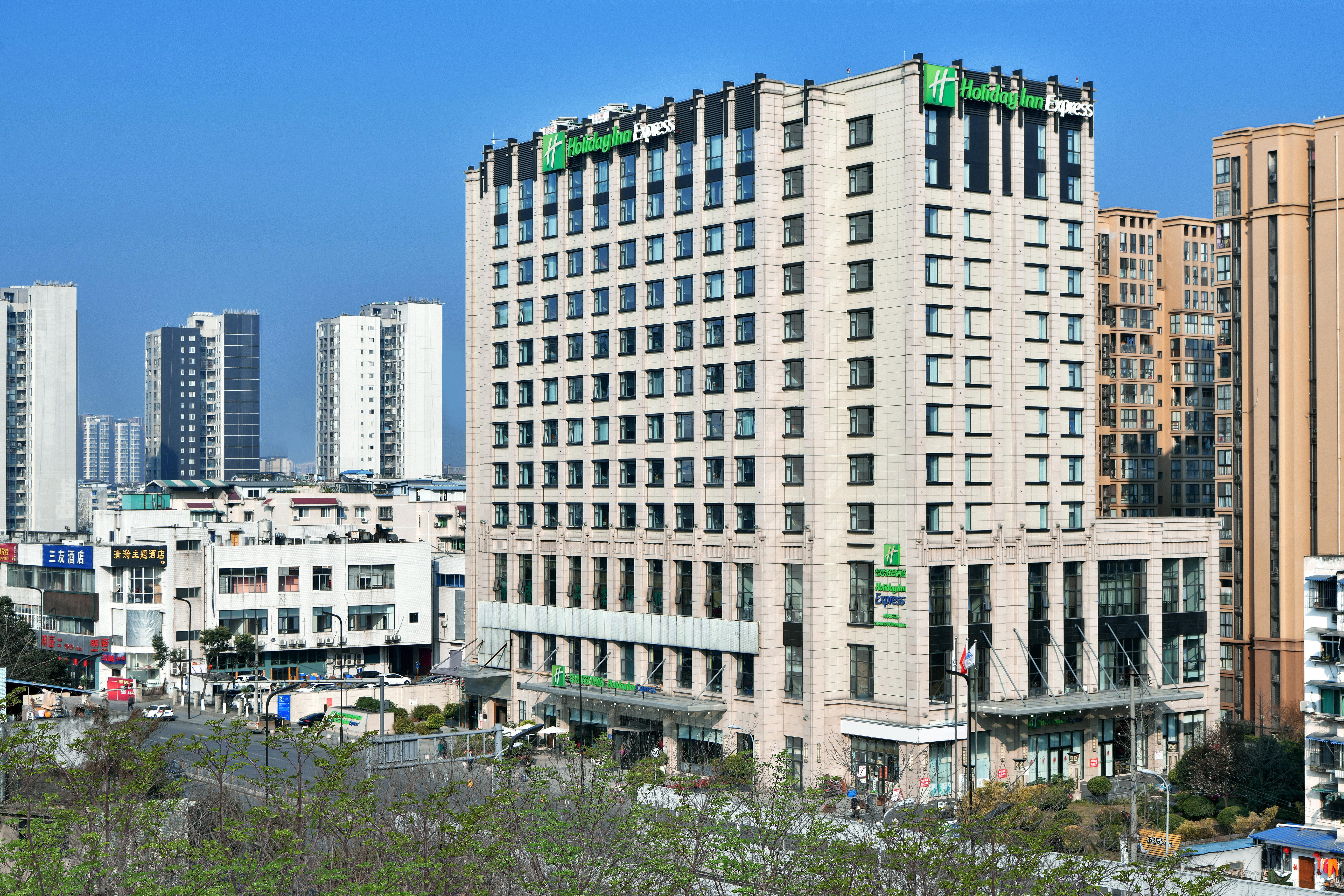 Holiday Inn Express Chengdu Huanhuaxi By Ihg-Near Jinsha Site Musem,Near Wuhou Temple Museum,Welcome Drinks,Free Gym,Free Self-Service Laundry エクステリア 写真