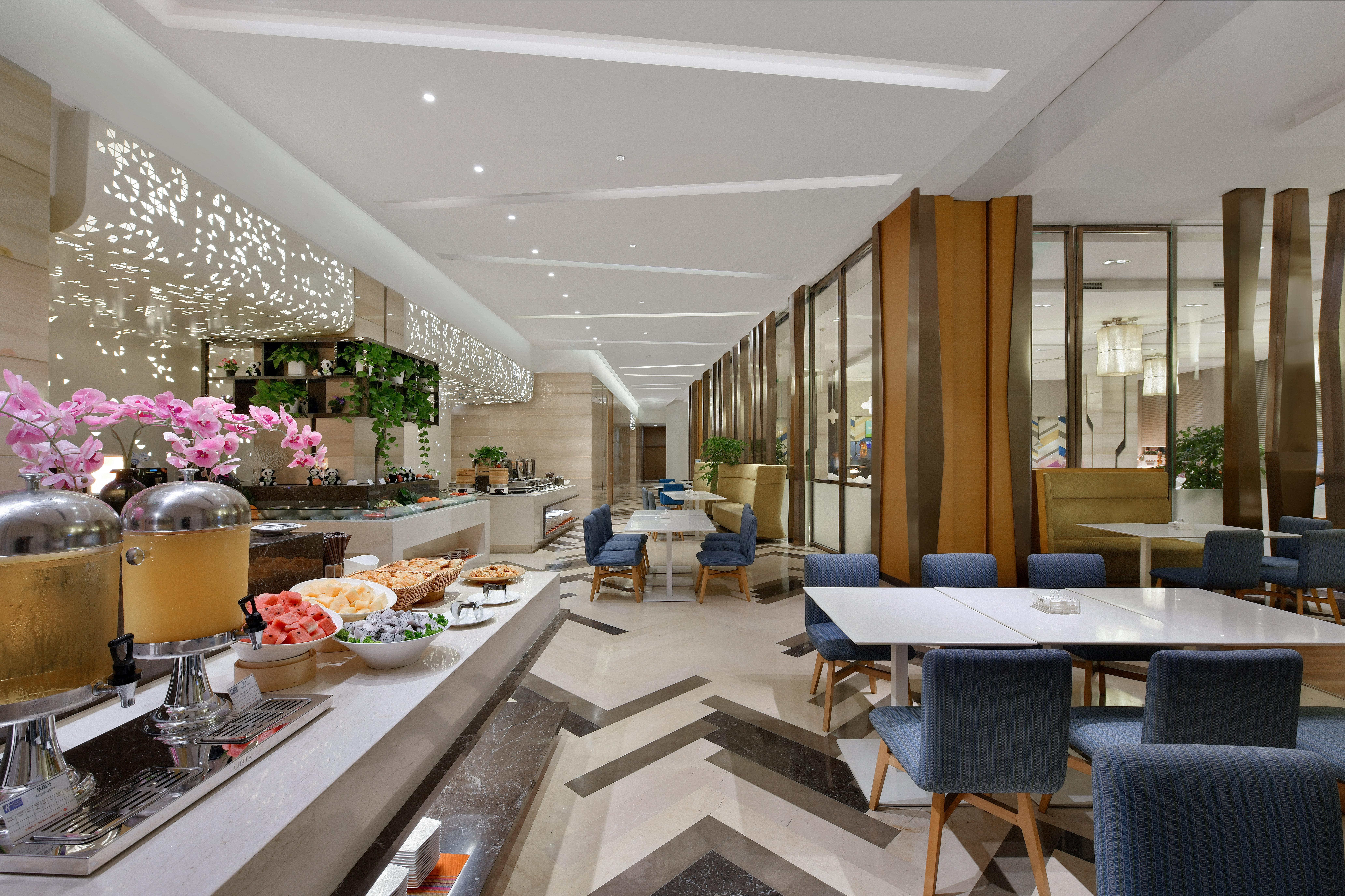 Holiday Inn Express Chengdu Huanhuaxi By Ihg-Near Jinsha Site Musem,Near Wuhou Temple Museum,Welcome Drinks,Free Gym,Free Self-Service Laundry エクステリア 写真