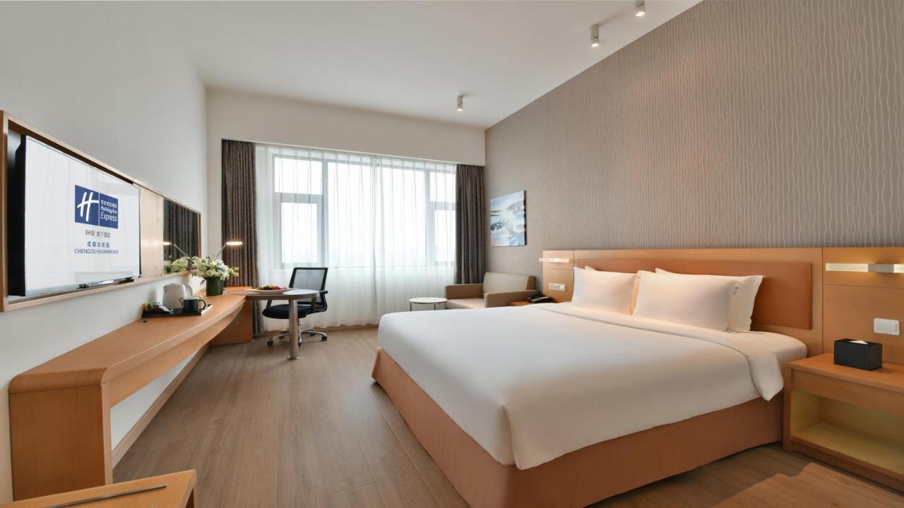 Holiday Inn Express Chengdu Huanhuaxi By Ihg-Near Jinsha Site Musem,Near Wuhou Temple Museum,Welcome Drinks,Free Gym,Free Self-Service Laundry エクステリア 写真