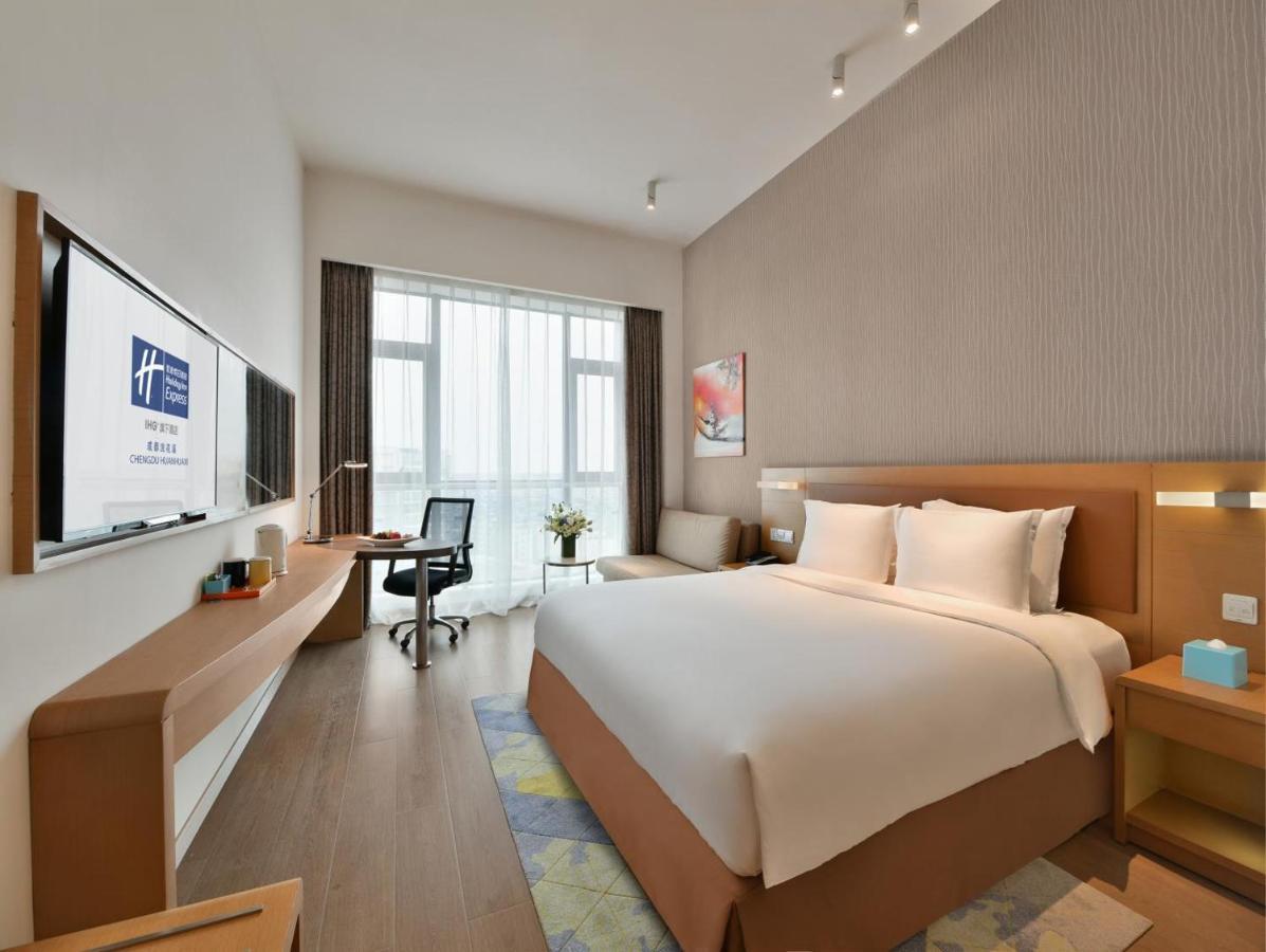 Holiday Inn Express Chengdu Huanhuaxi By Ihg-Near Jinsha Site Musem,Near Wuhou Temple Museum,Welcome Drinks,Free Gym,Free Self-Service Laundry エクステリア 写真