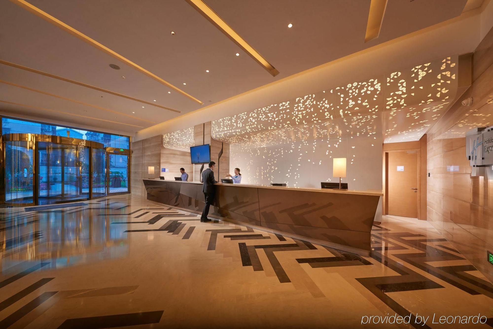 Holiday Inn Express Chengdu Huanhuaxi By Ihg-Near Jinsha Site Musem,Near Wuhou Temple Museum,Welcome Drinks,Free Gym,Free Self-Service Laundry エクステリア 写真