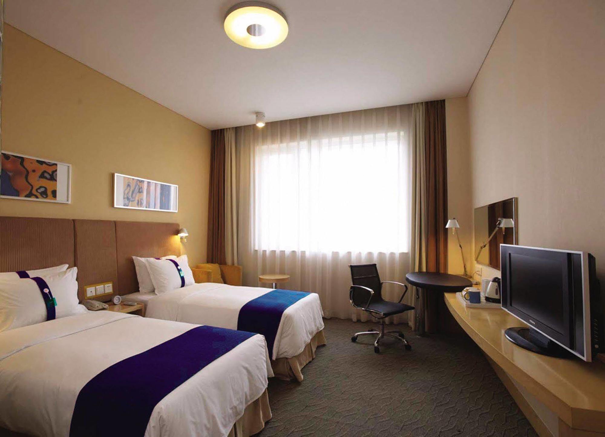 Holiday Inn Express Chengdu Huanhuaxi By Ihg-Near Jinsha Site Musem,Near Wuhou Temple Museum,Welcome Drinks,Free Gym,Free Self-Service Laundry エクステリア 写真